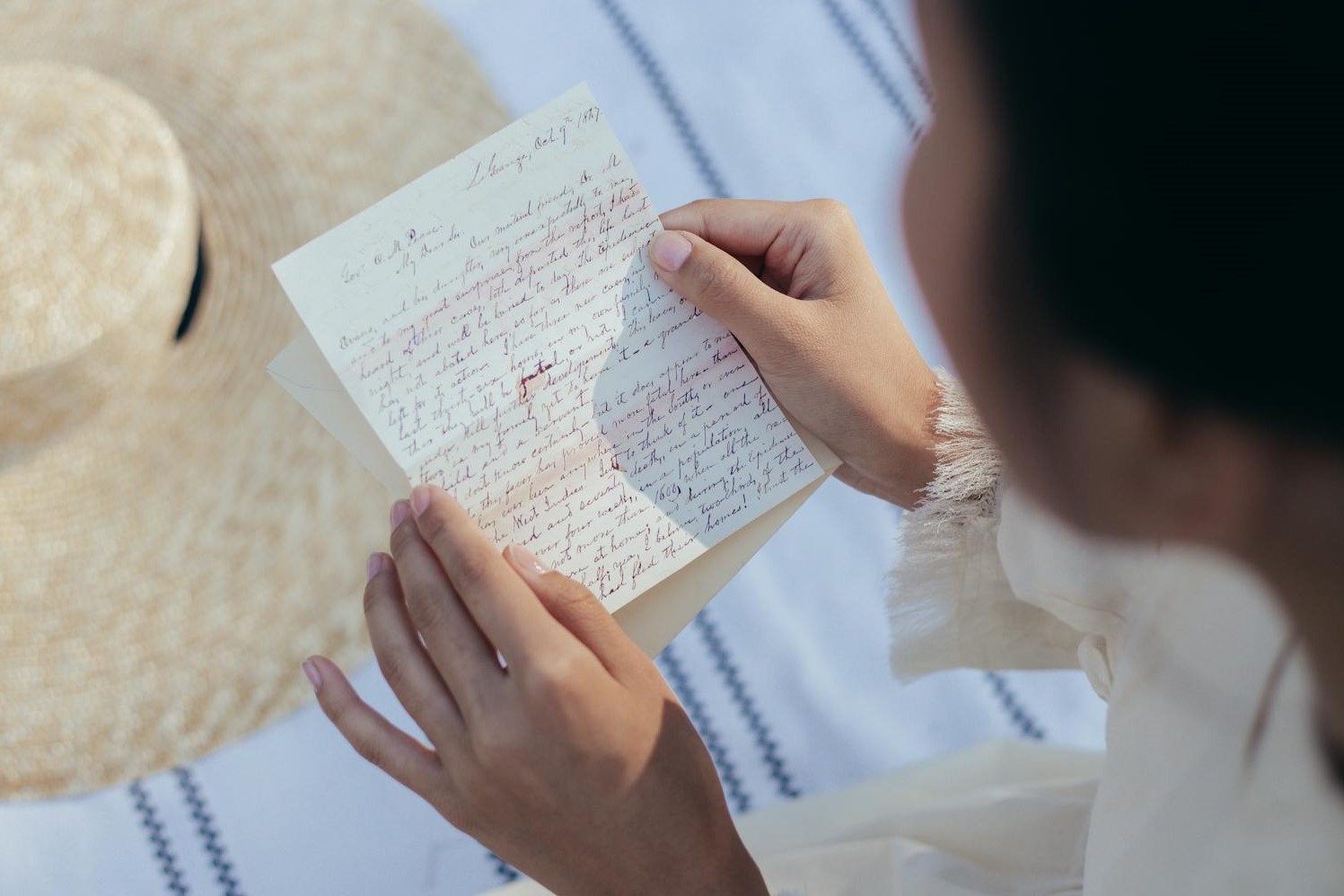 Say Your Deep Love Messages for Her through Written Letters